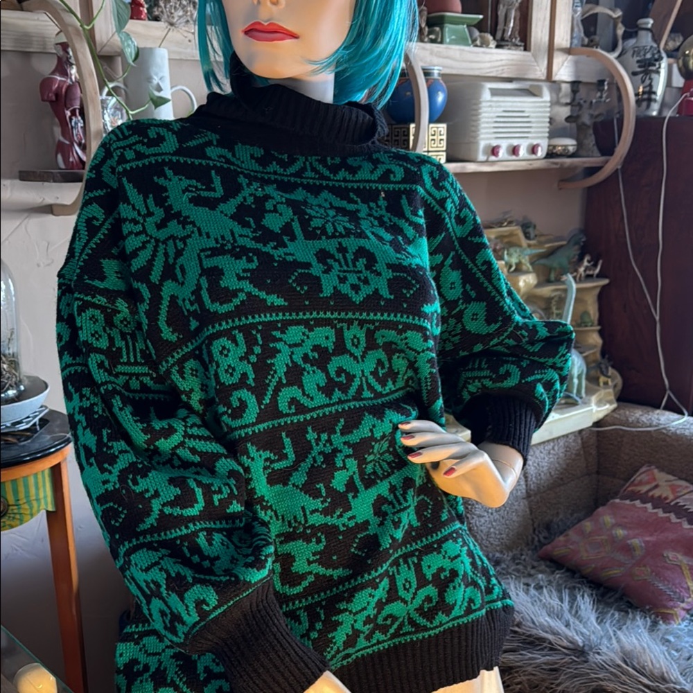 Women’s Vintage Irish Dragon Black and Green Patterned Women's Sweater